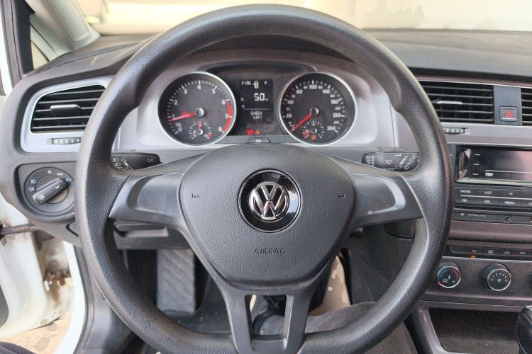 Used Volkswagen Golf 2016 1.6L Automatic Fashion Model
