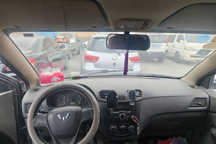 Used Wuling Hongguang 2015 1.2L S Base Model China V Standard Center Console