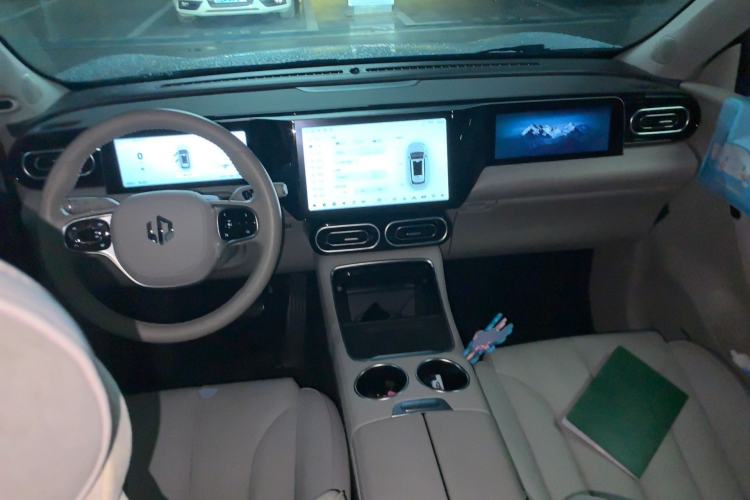 Used Leapmotor C11 2023 Pure Electric 500 Comfort Edition Center Console