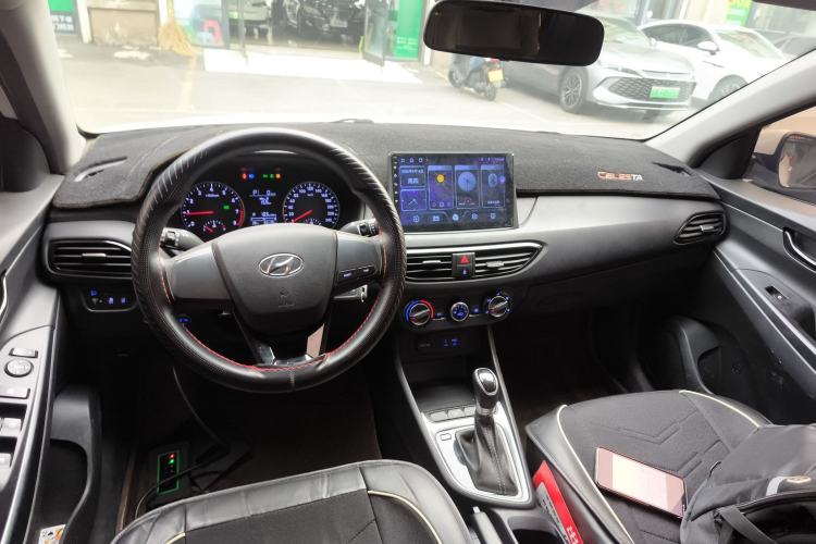 Used Hyundai Celesta 2018 1.6L Automatic GL Enjoyment Version China V Standard Center Console