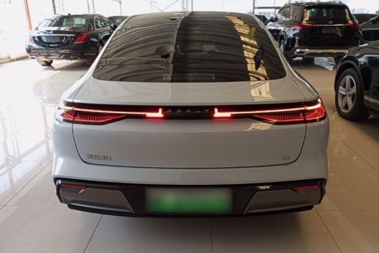 Used Geely Galaxy E8 2024 550 km Range Rear-Wheel-Drive PRO
