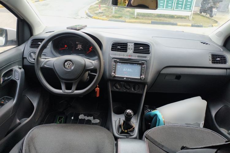 Used Volkswagen Polo 2016 1.4L Manual Fashion Model Center Console