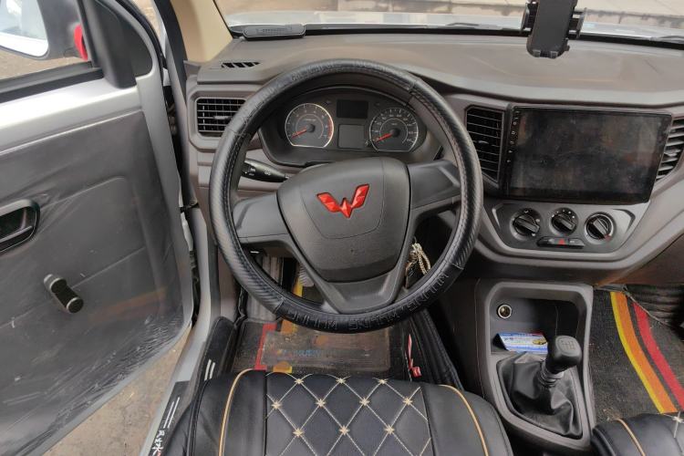 Used Wuling Hongguang V 2022 1.5L Jingqu Version Hydraulic Power Steering LAR