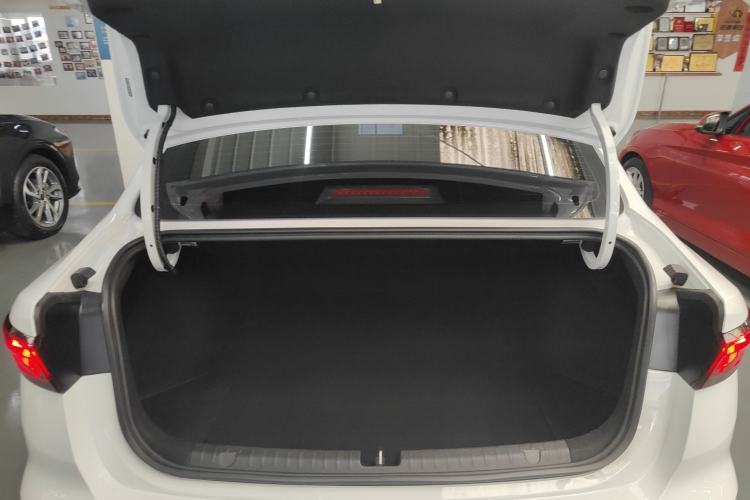 Used Geely Auto Emgrand 2025 4th Generation 1.5L Manual – Dragon Edition