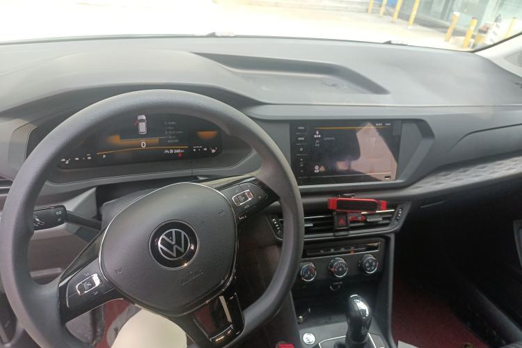 Used Volkswagen Tharu 2022 280TSI Two-Wheel Drive Trend Edition Center Console