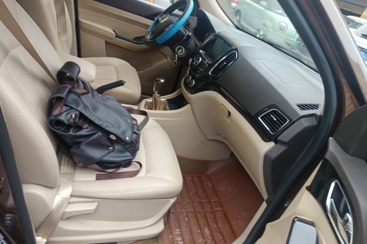 Used Baojun 730 2014 1.5L manual Comfort version 7 seats
