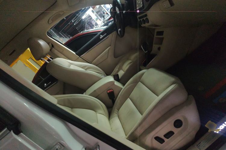 Used Volkswagen Tiguan 2015 1.8TSI Automatic Two-Wheel Drive Luxury Model Right Front Seat