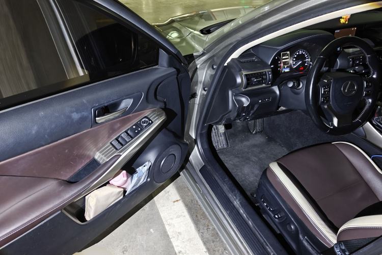 Used Lexus IS 2017 300 FENGSHANG Edition Driver Seat