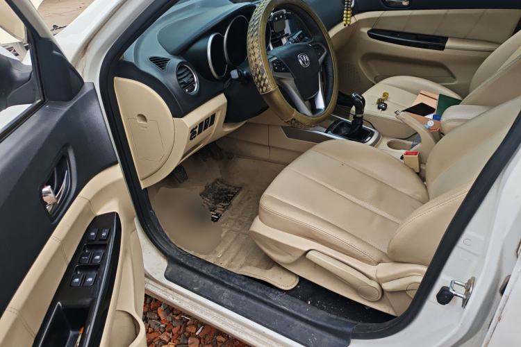 Used Changan Eado 2015 1.6L Manual Luxury Model China IV Standard
