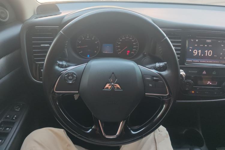 Used Mitsubishi Outlander 2016 2.0L Two-Wheel Drive Value Edition 5 Seats
