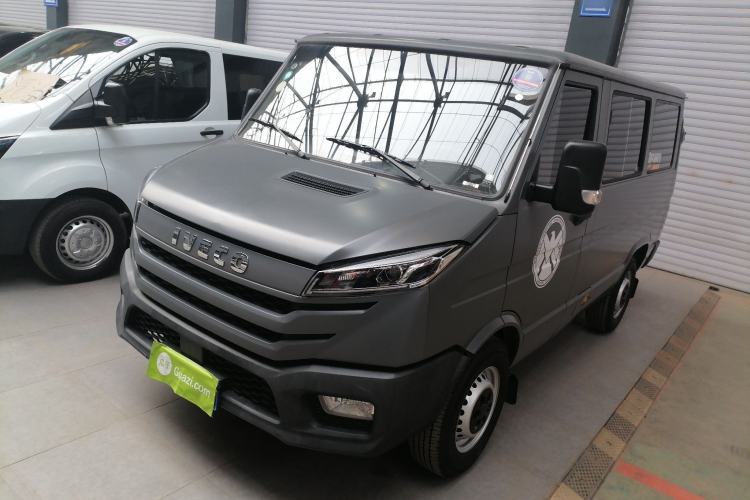 Used Iveco Daily 2023 2.5T A35M1 Multi-Purpose Passenger Vehicle Short Wheelbase Low Roof Single Tire Manual Transmission with Automatic Option