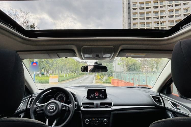 Used Mazda 3 Axela 2019 Cloud-Controlled Version Hatchback 2.0L Automatic Luxury Model China VI Standard