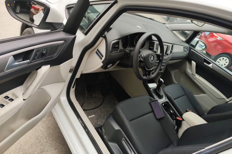 Used Volkswagen Golf Sportsvan 2016 1.6L Automatic Comfort Model Driver Seat