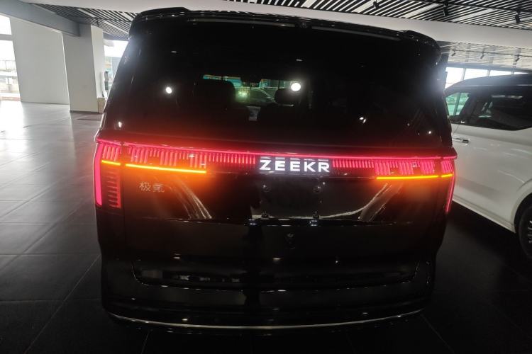 Used Zeekr 009 2024 7-Seater Walk-Through Version Four-Wheel Drive 108 kWh