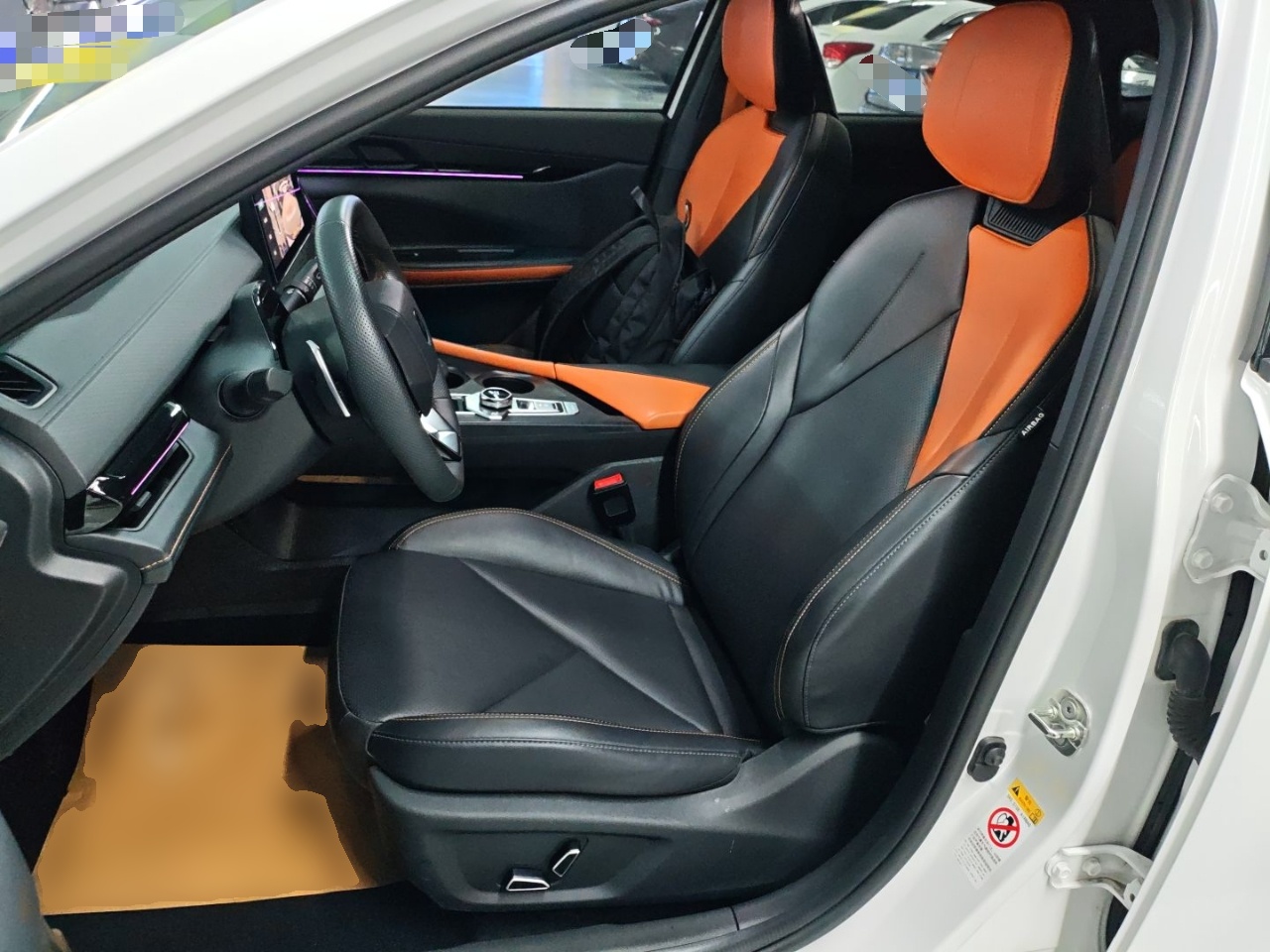 Переднее сиденье в автомобиле