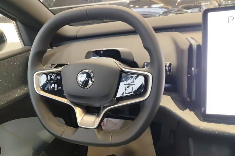 Used Volvo EX30 2025 Rear-Drive Long-Range Version Ultra
