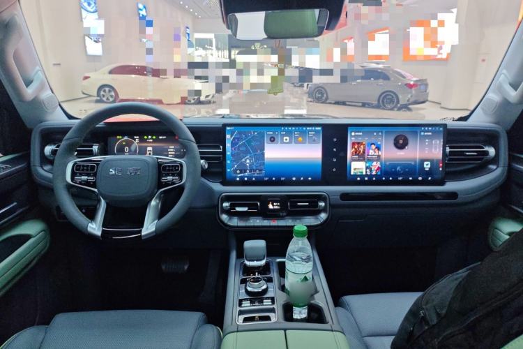 Used BAIC Off-Road BJ40 2024 2.0T All-New Urban Hunter Edition Chivalrous Style
