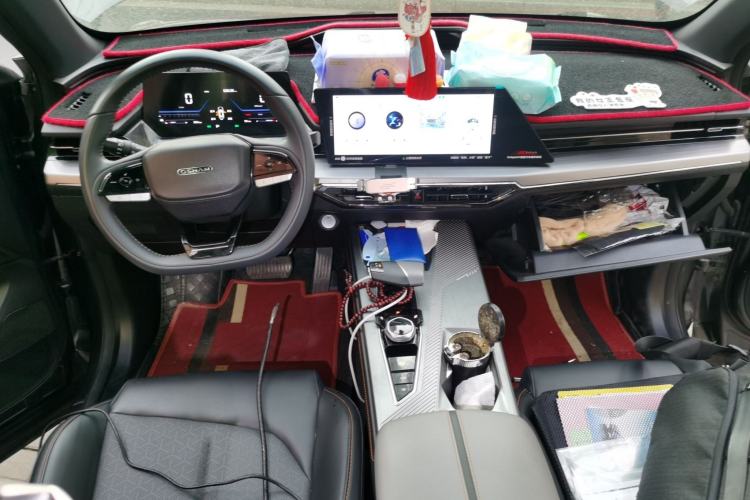 Used CHANGAN OSHAN Z6 New Energy 2023 ZhiDian iDD 150KM Flagship Model Center Console