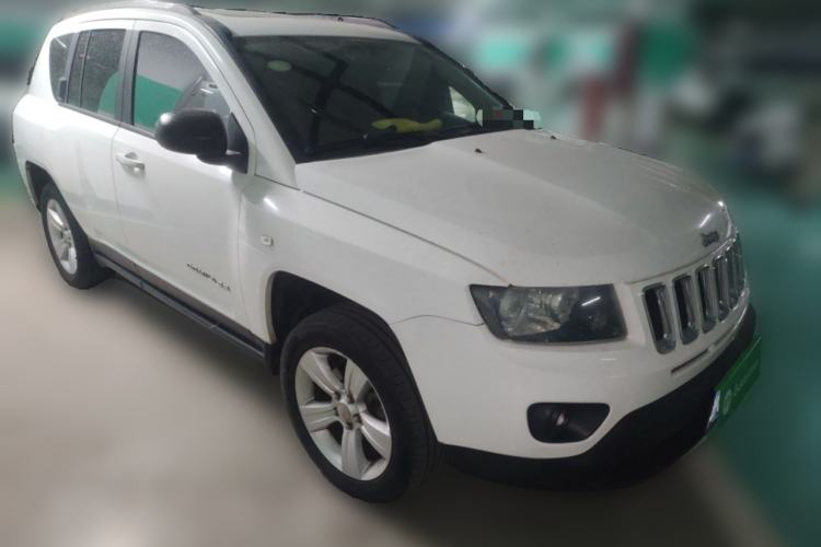 Used Jeep Compass 2014 2.0L two-wheel drive sport version Front Right 45 Deg