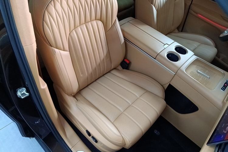 Used VOYAH Dream 2025 PHEV Four-Wheel-Drive Flagship Kunpeng Edition
