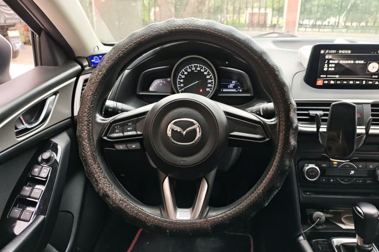 Used Mazda 3 Axela 2017 Sedan 1.5L Automatic Luxury Model Emission Standard China V Steering Wheel