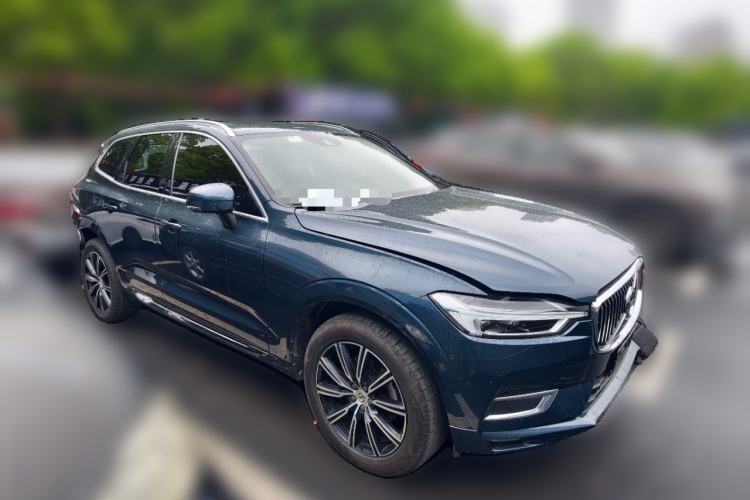 Used Volvo XC60 2021 T5 4x4 Smart Luxury Edition Front Right 45 Deg