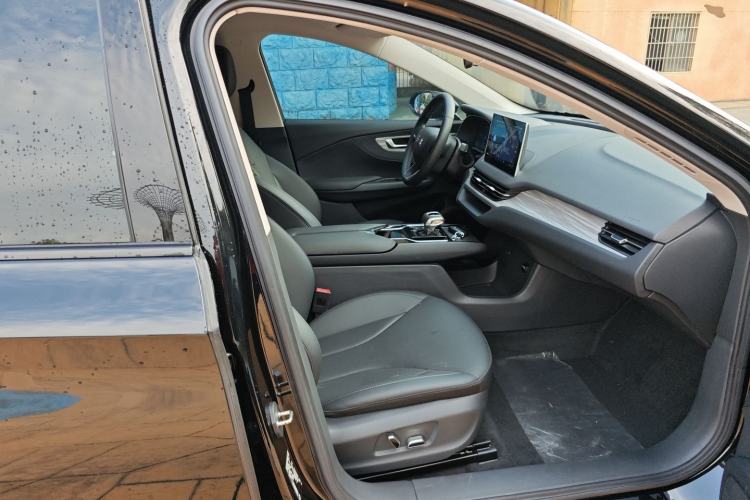 Used Hongqi E-QM5 2024 500km Range Edition
