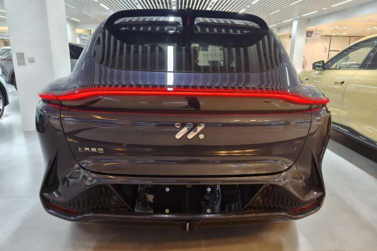 Used IM LS7 2023 100kWh Lux All-Wheel-Drive Version