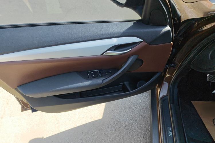 Used BMW X1 2014 sDrive18i Leading Model
