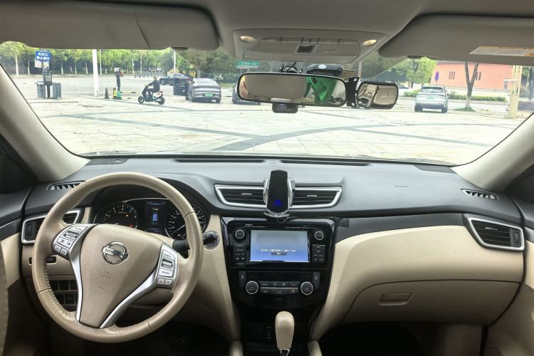 Used Nissan X-Trail 2014 2.0L CVT Smart Edition 2WD Interior 4