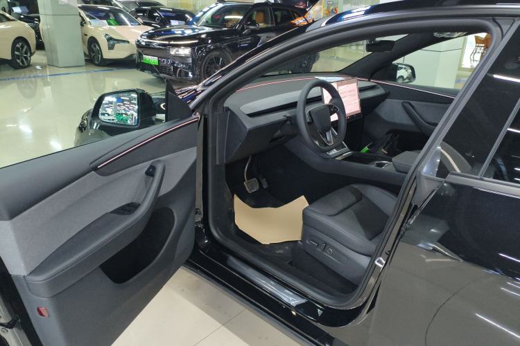 Used Tesla Model Y 2026 Rear-Drive Model
