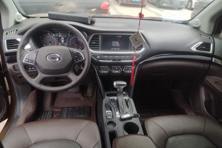 Used GAC Trumpchi GS4 2017 235T Automatic Two-Wheel Drive Luxury Smart Connectivity Version Center Console