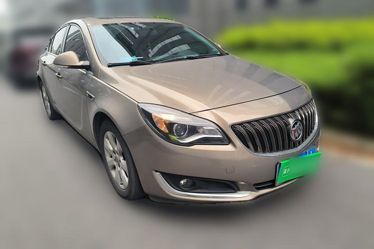 Used Buick Regal 2015 1.6T Leading Technology Model Front Right 45 Deg