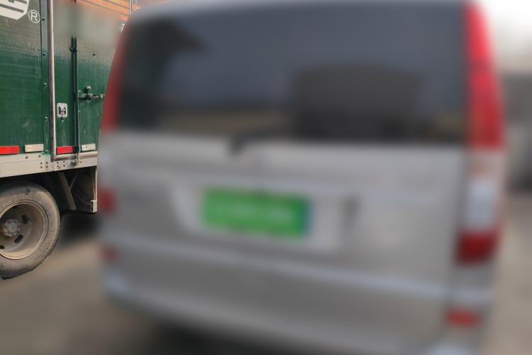 Used Mercedes-Benz Vito 2011 2.5L 7-seater executive version