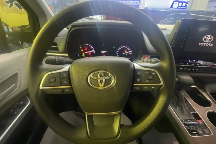 Used Toyota Sienna 2023 2.5L Hybrid Comfort Edition