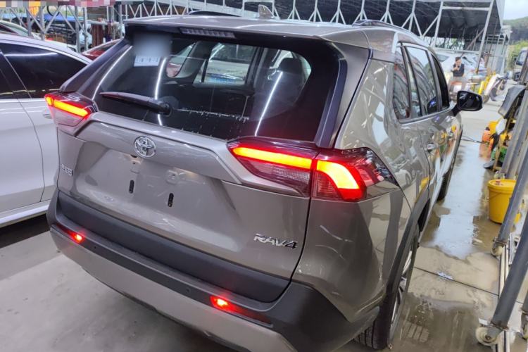 Used Toyota RAV4 2023 2.0L CVT Two-Wheel Drive Fashion Plus Edition
