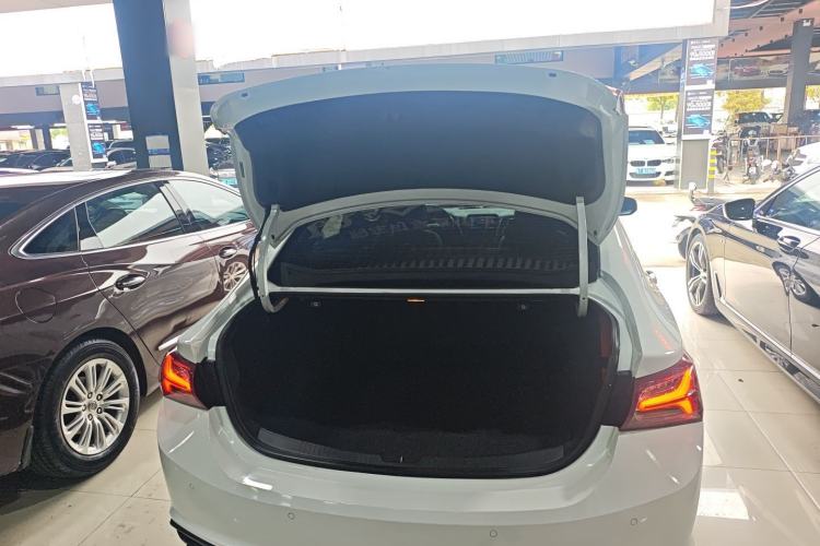 Used Chevrolet Malibu XL 2021 535T Automatic Sport Edition Trunk