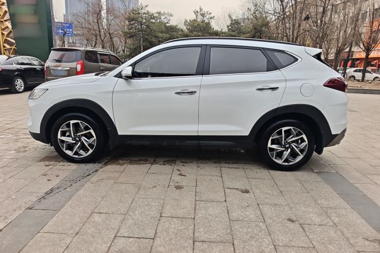 Used Hyundai Tucson 2019 280TGDi Dual-Clutch Two-Wheel Drive Fashion Edition China VI Standard
