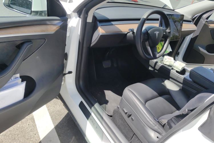 Used Tesla Model Y 2021 Long-Range All-Wheel-Drive Version