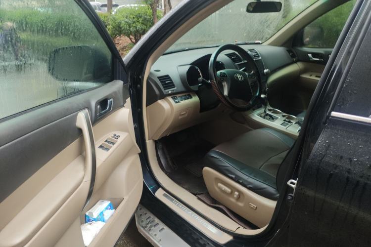 Used Toyota Highlander 2012 2.7L Two-Wheel Drive 7-Seater Luxury Edition Driver Seat