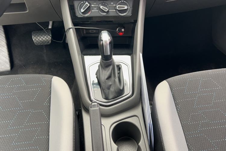 Used Jetta VS5 2019 280TSI Automatic Trend Model Gear Lever