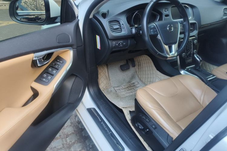 Used Volvo V40 2018 T3 Zhiyi Edition