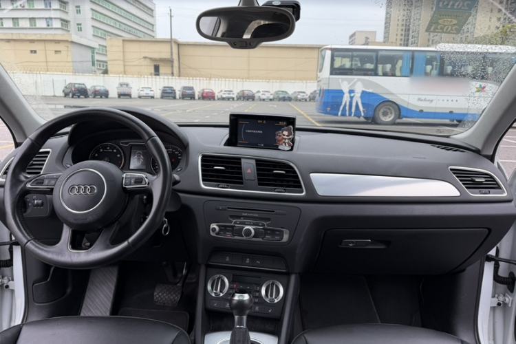 Used Audi Q3 2015 35 TFSI Comfort Model Interior 3