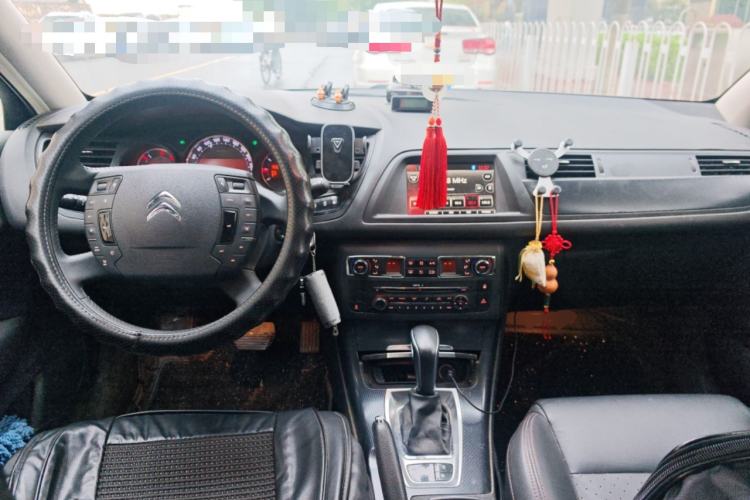 Used Citroen C5 2014 1.6T Automatic Luxury Model Center Console