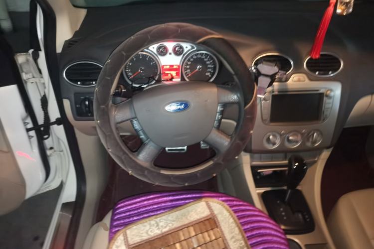Used Ford Focus 2011 Hatchback 1.8L Automatic Fashion Edition Steering Wheel