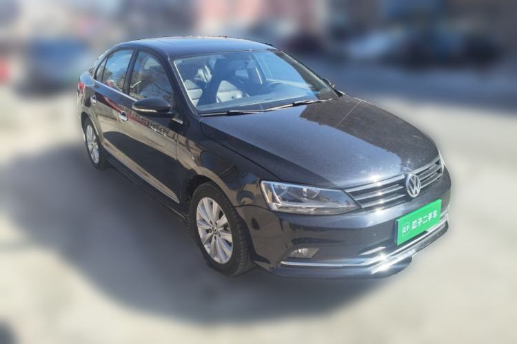 Used Volkswagen Sagitar 2015 230TSI Manual Comfort Version Front Right 45 Deg