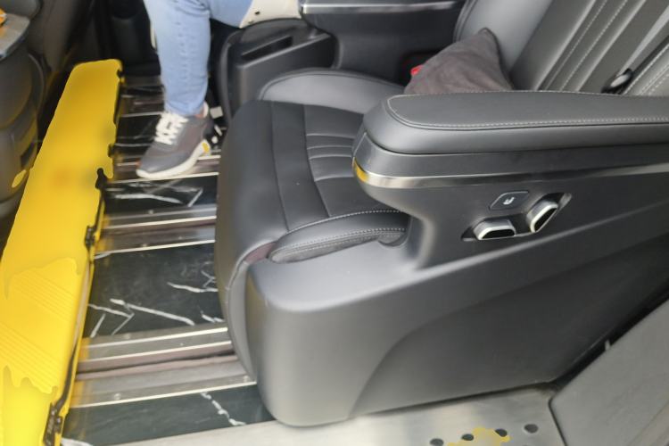 Used Hongqi HQ9 2023 2.0T Smart Connect Flagship Edition Left Rear Seat