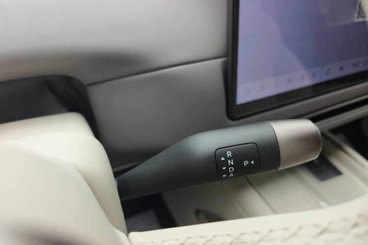 Used Li Auto i6 2025 Model Four-Wheel-Drive Standard Type Gear Lever