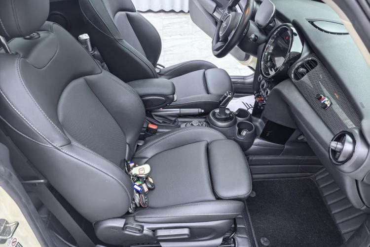 Used MINI MINI 2023 1.5T COOPER Artist
