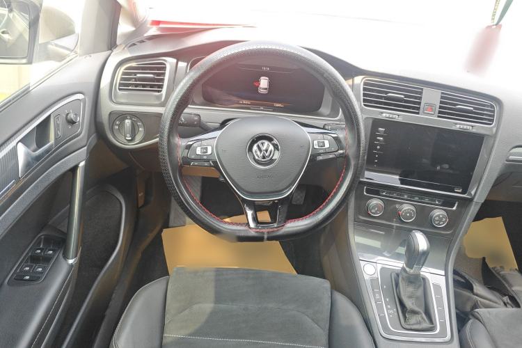 Used Volkswagen Golf 2020 Zhiai Edition 280TSI DSG Luxury Model Steering Wheel